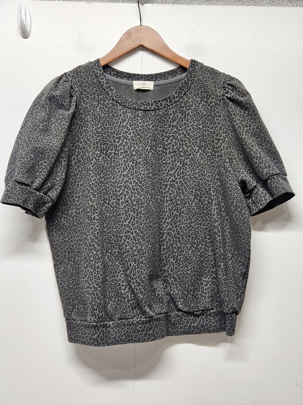 Anthropologie T.La Grey Leopard-Print Puff Sleeve Top Size Large